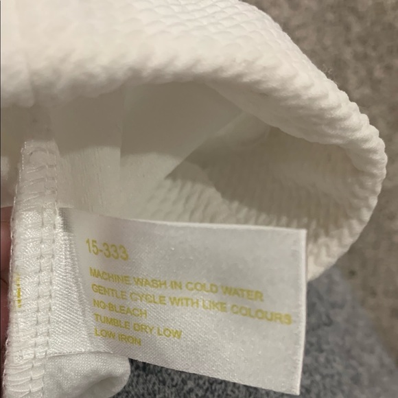 SOLD* UK2LA Classy White V Pencil Skirt NWOT - Picture 5 of 6